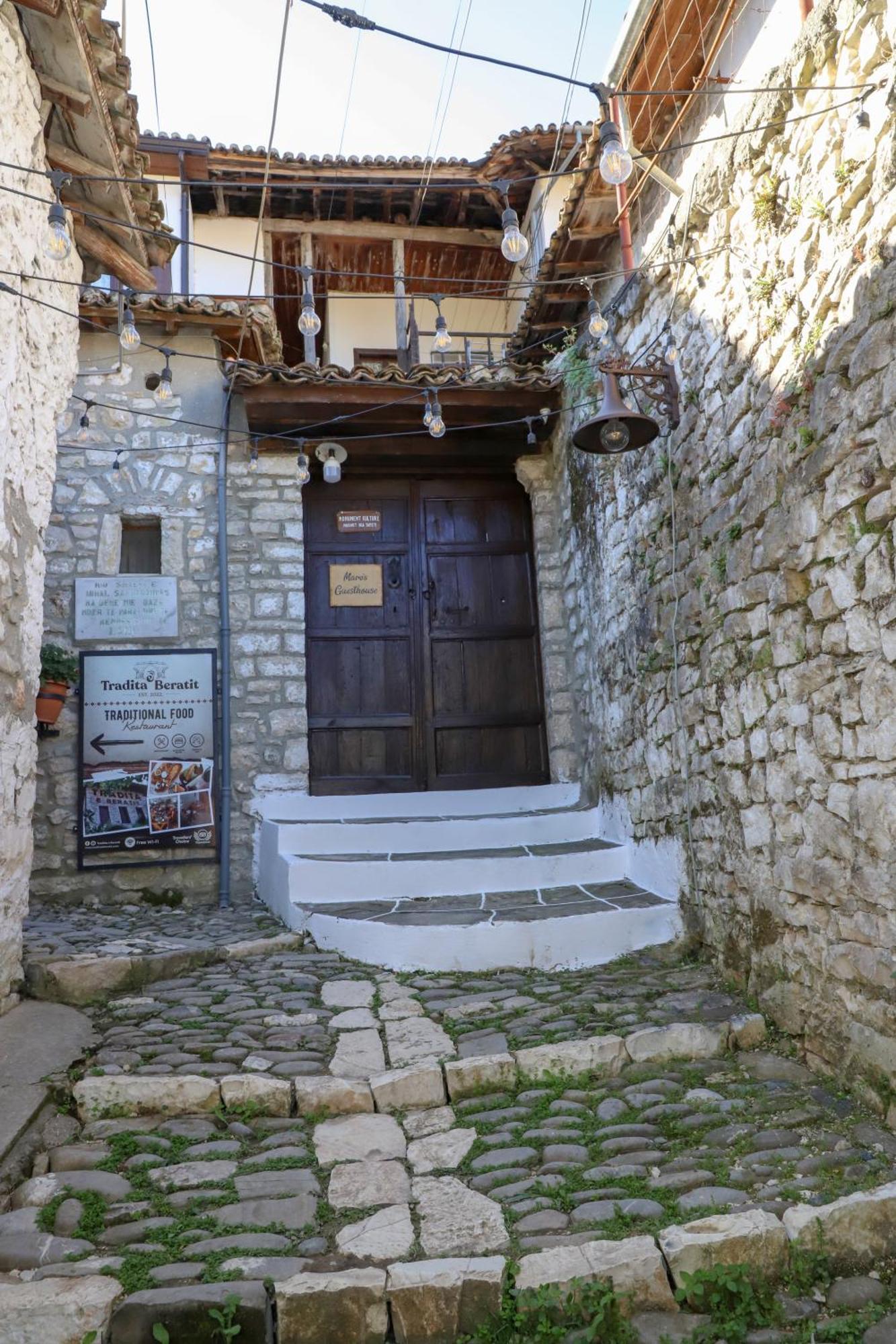 Maro'S Guesthouse Berati Exterior foto